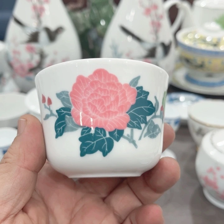 壶釉下五彩的瓷器和瓷器