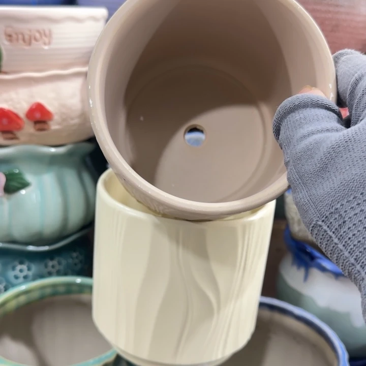 凑9块包邮，有孔，陶瓷花盆