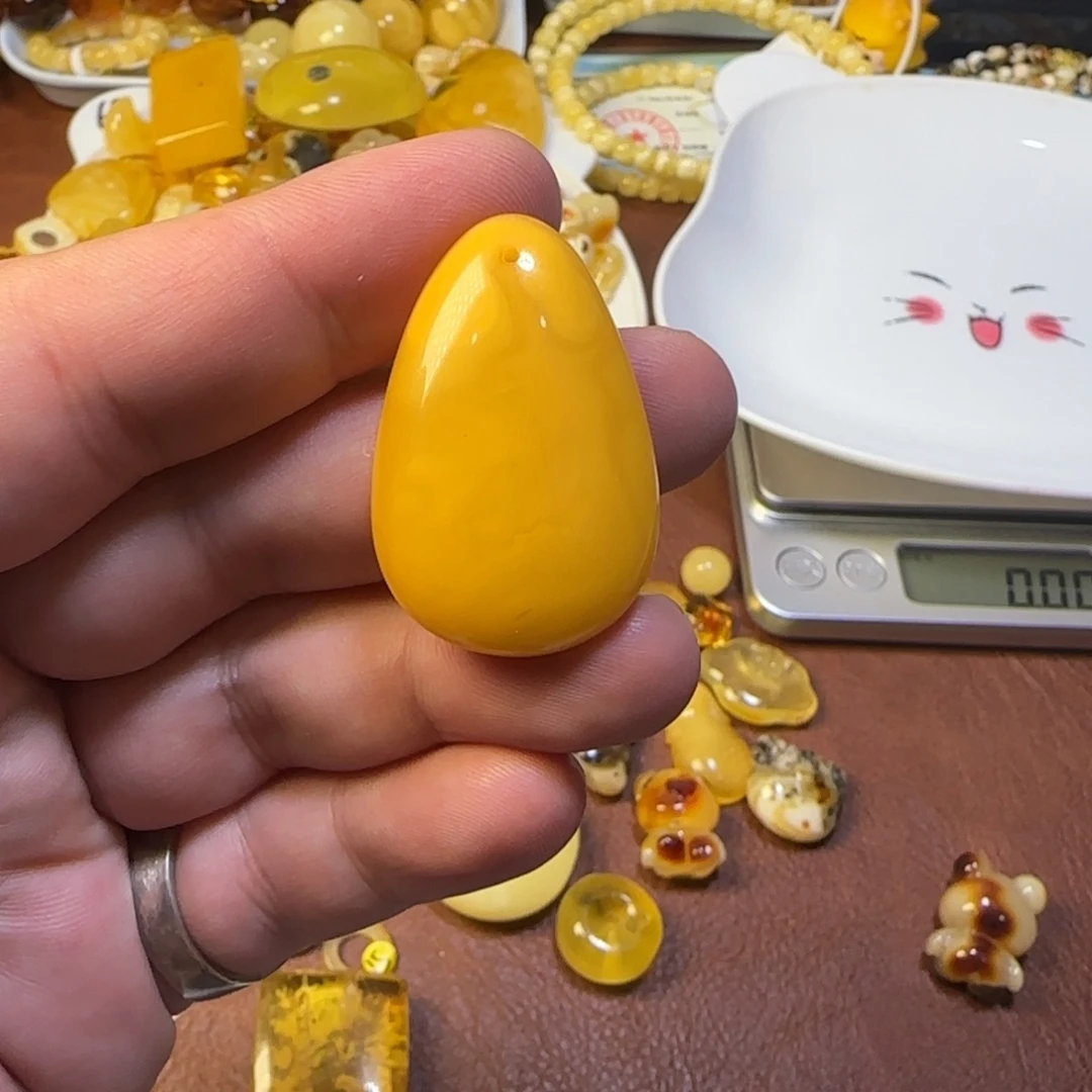 琥珀未镶嵌裸石6克
