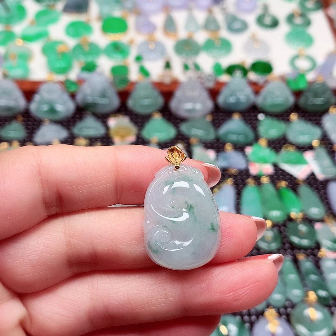 翡翠18K金镶嵌颈饰