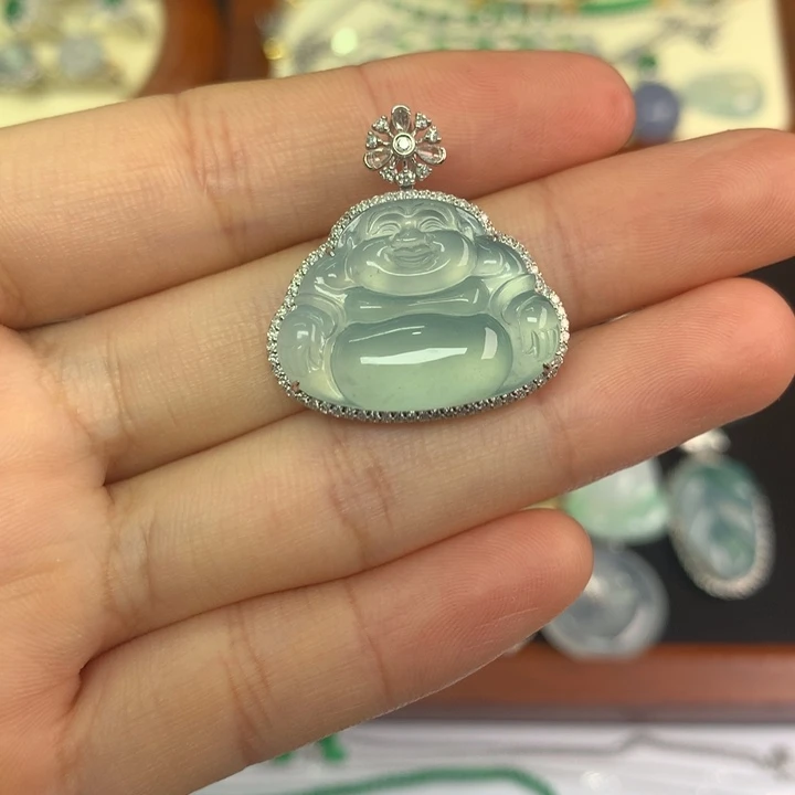 翡翠18K金镶嵌颈饰翡翠