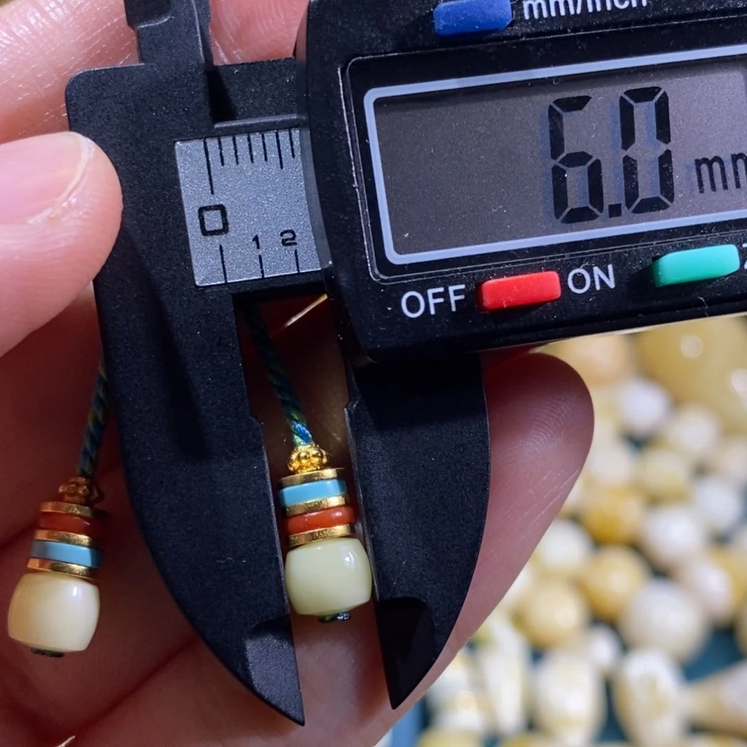 蜜蜡裸石未镶嵌配饰