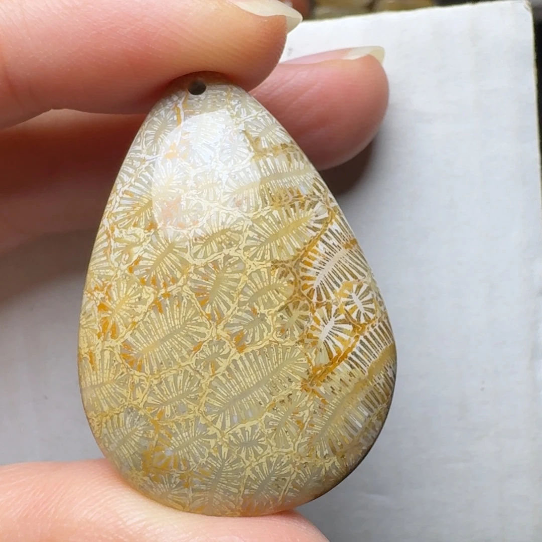 硅化玉未镶嵌绿色小树叶