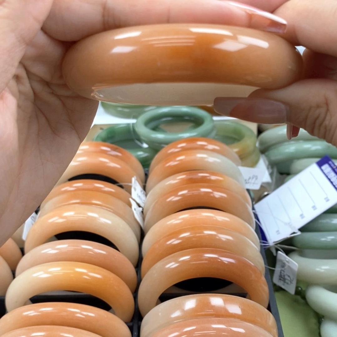 石英质玉手镯未镶嵌窗*