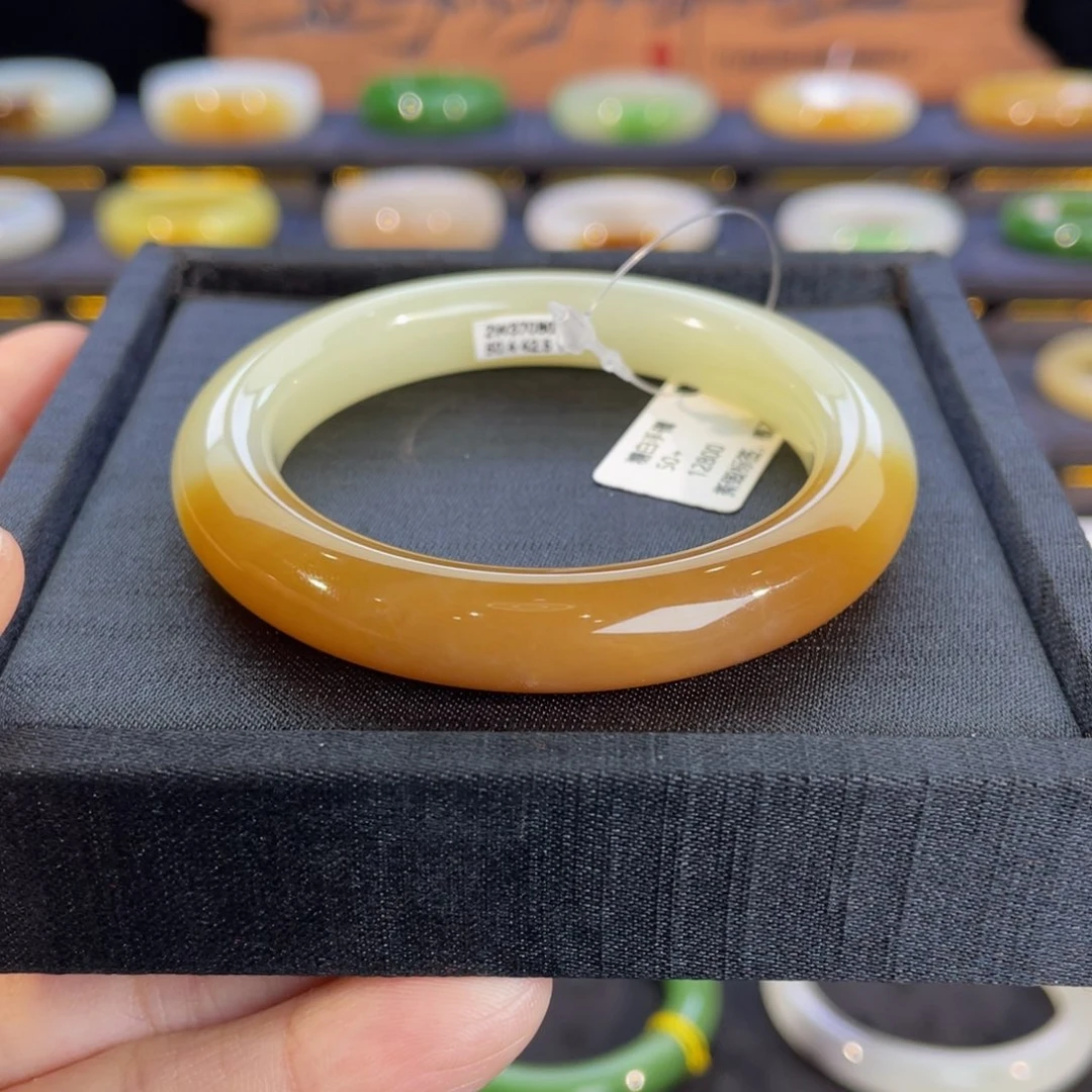 未镶嵌手镯和田玉-蜜红糖！糖白50