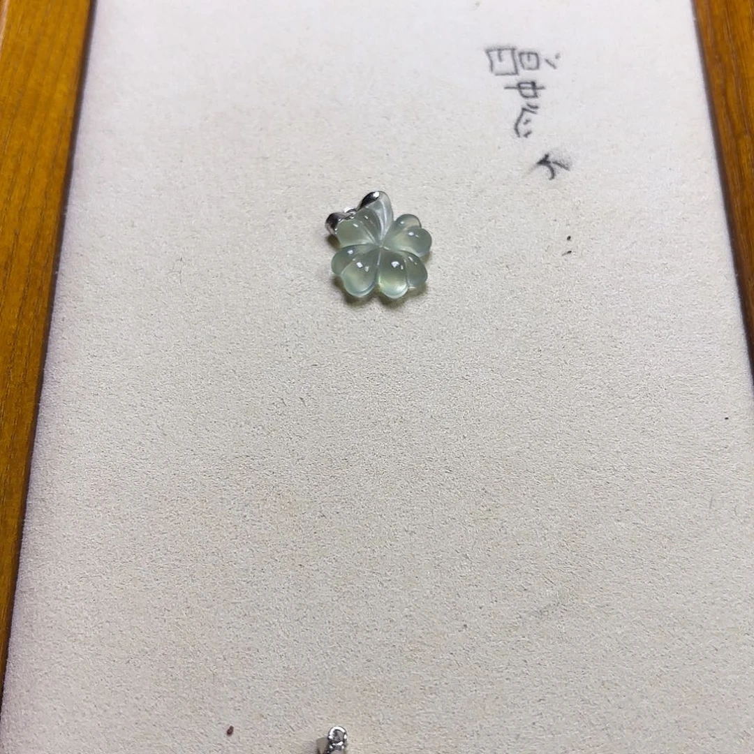 午***欢蛇纹石玉未镶嵌吊坠