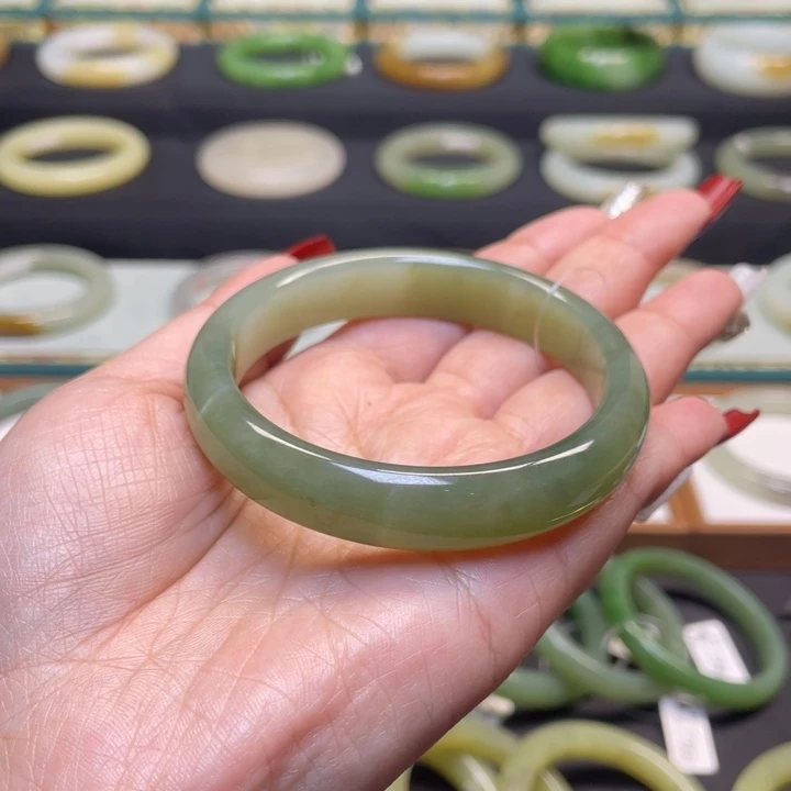 和田玉手镯未镶嵌56