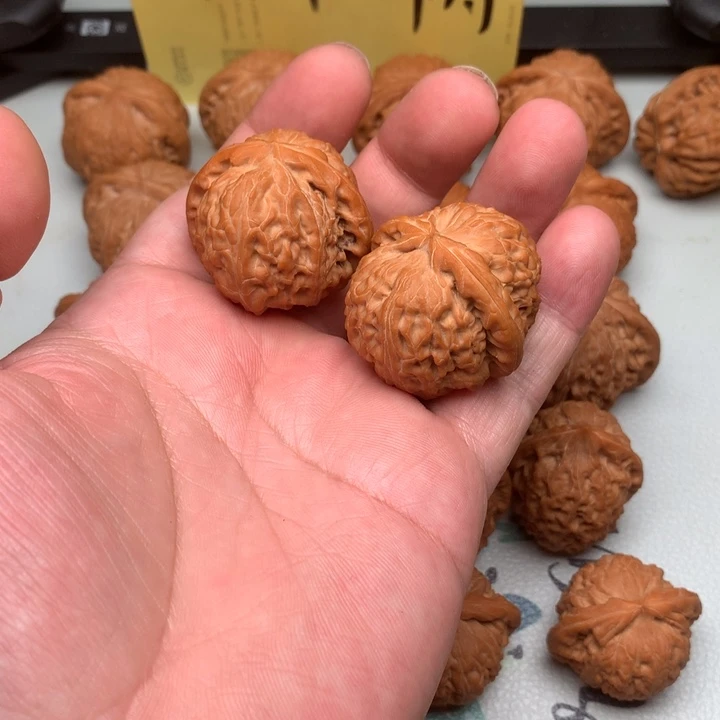 文玩核桃吊坠O***a白狮子