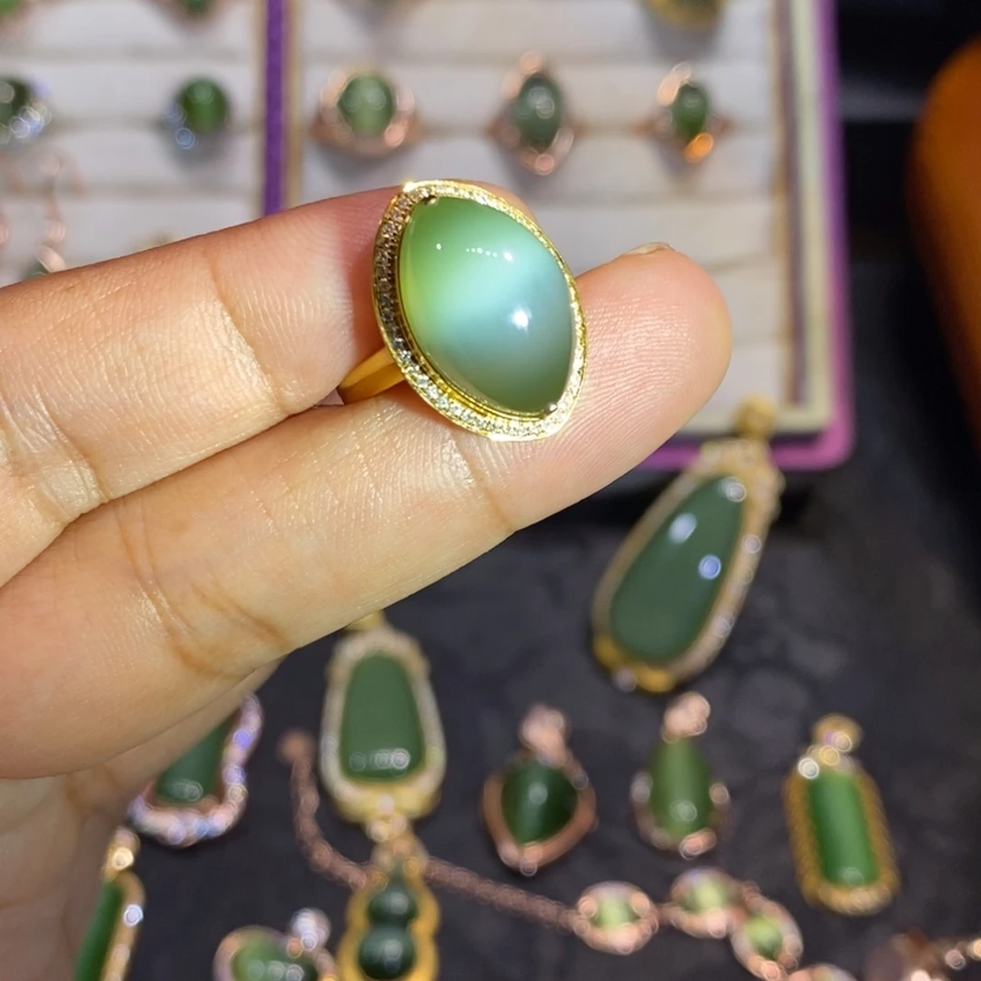 和田玉（碧玉）颈饰18K金镶嵌