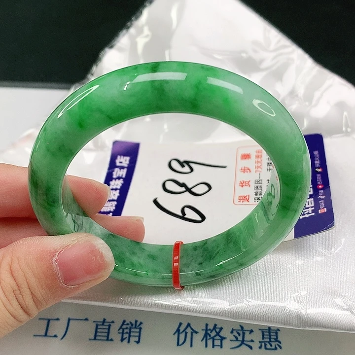 翡翠手镯未镶嵌翡翠