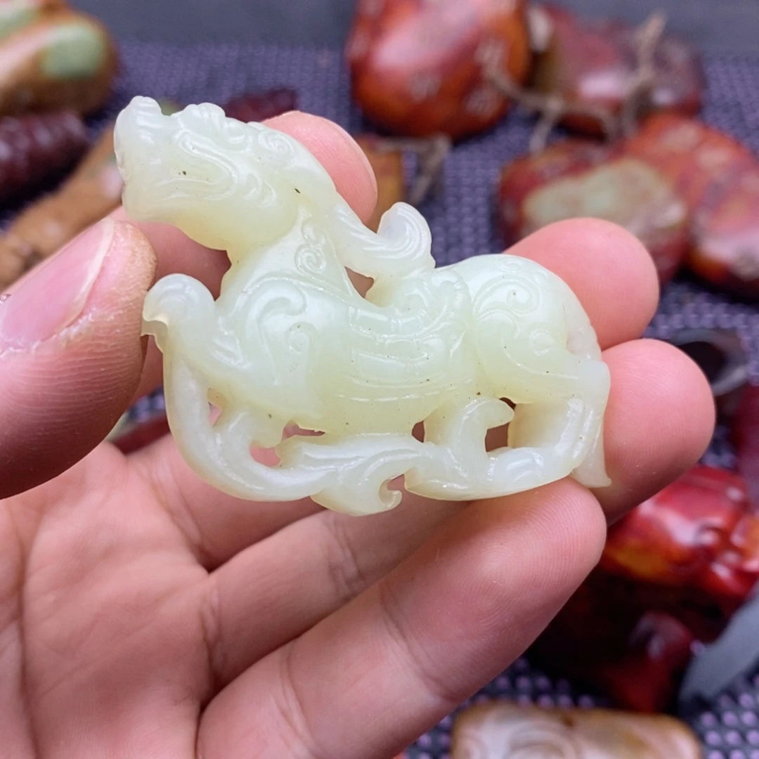 蛇纹石玉颈饰未镶嵌