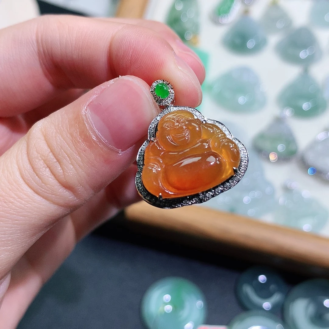 翡翠18K金镶嵌颈饰佛公