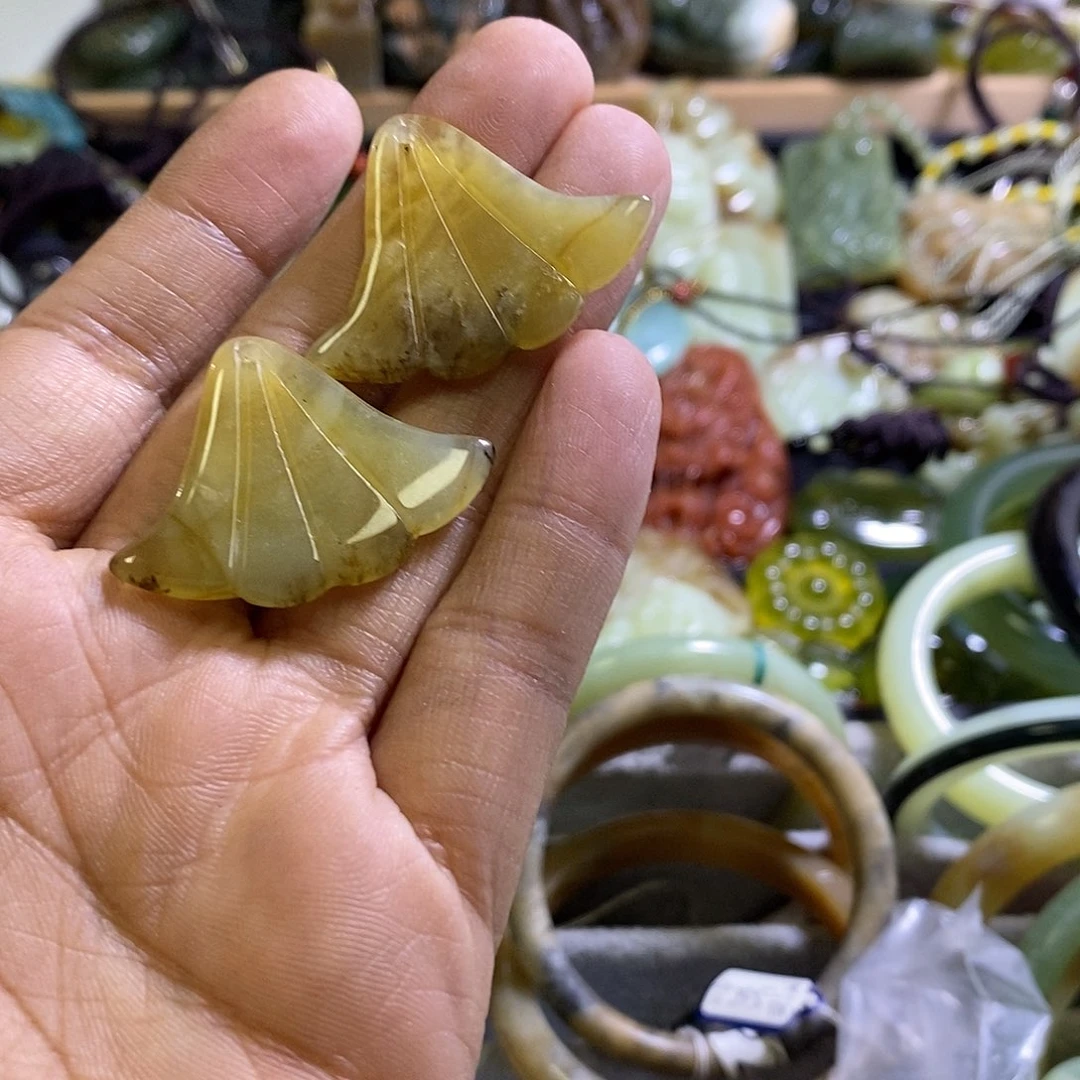 岫玉未镶嵌颈饰耳环