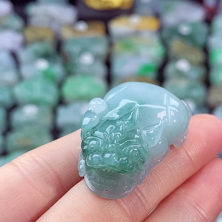 颈饰未镶嵌翡翠天然