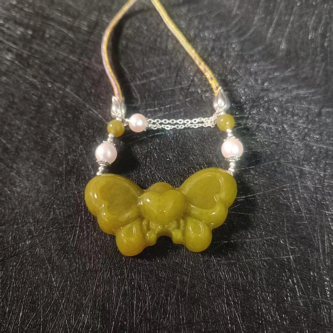 [16]天然岫玉牛油果精美蝴蝶挂件项链多样发其一