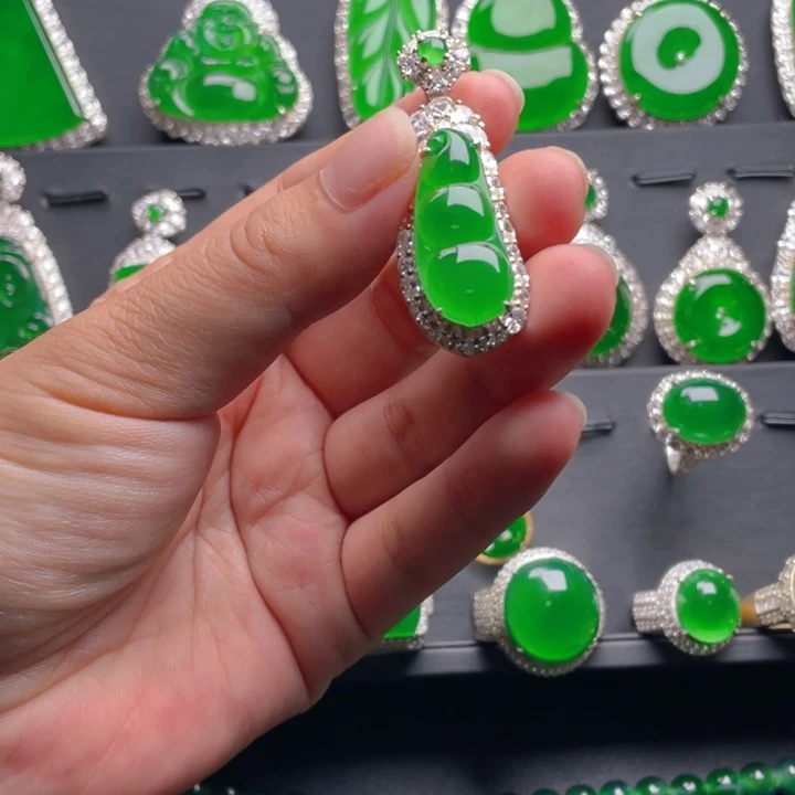 翡翠颈饰未镶嵌翡翠吊坠