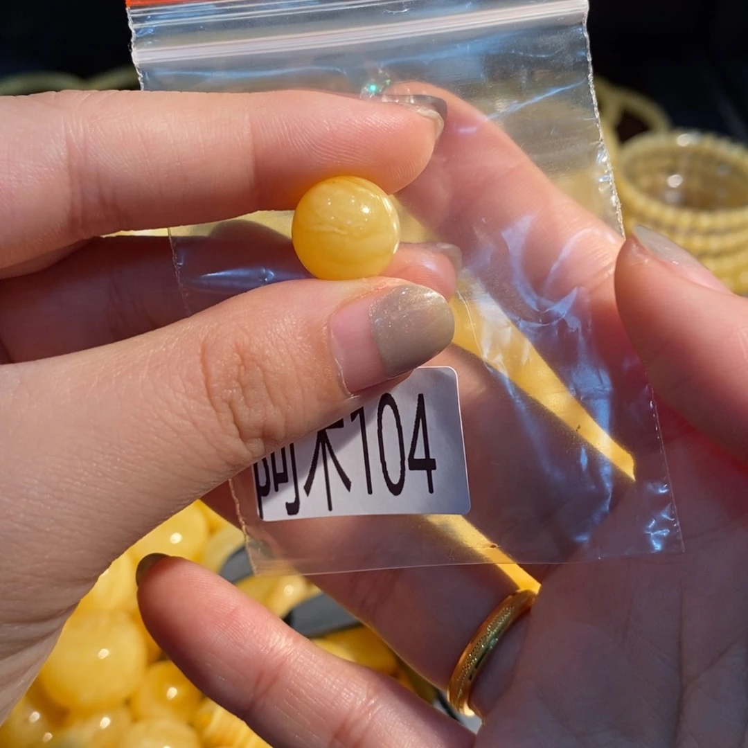 未镶嵌琥珀珠宝奇石104