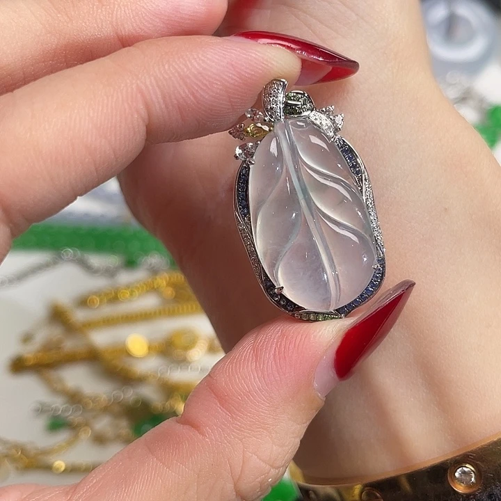 翡翠18K金镶嵌颈饰