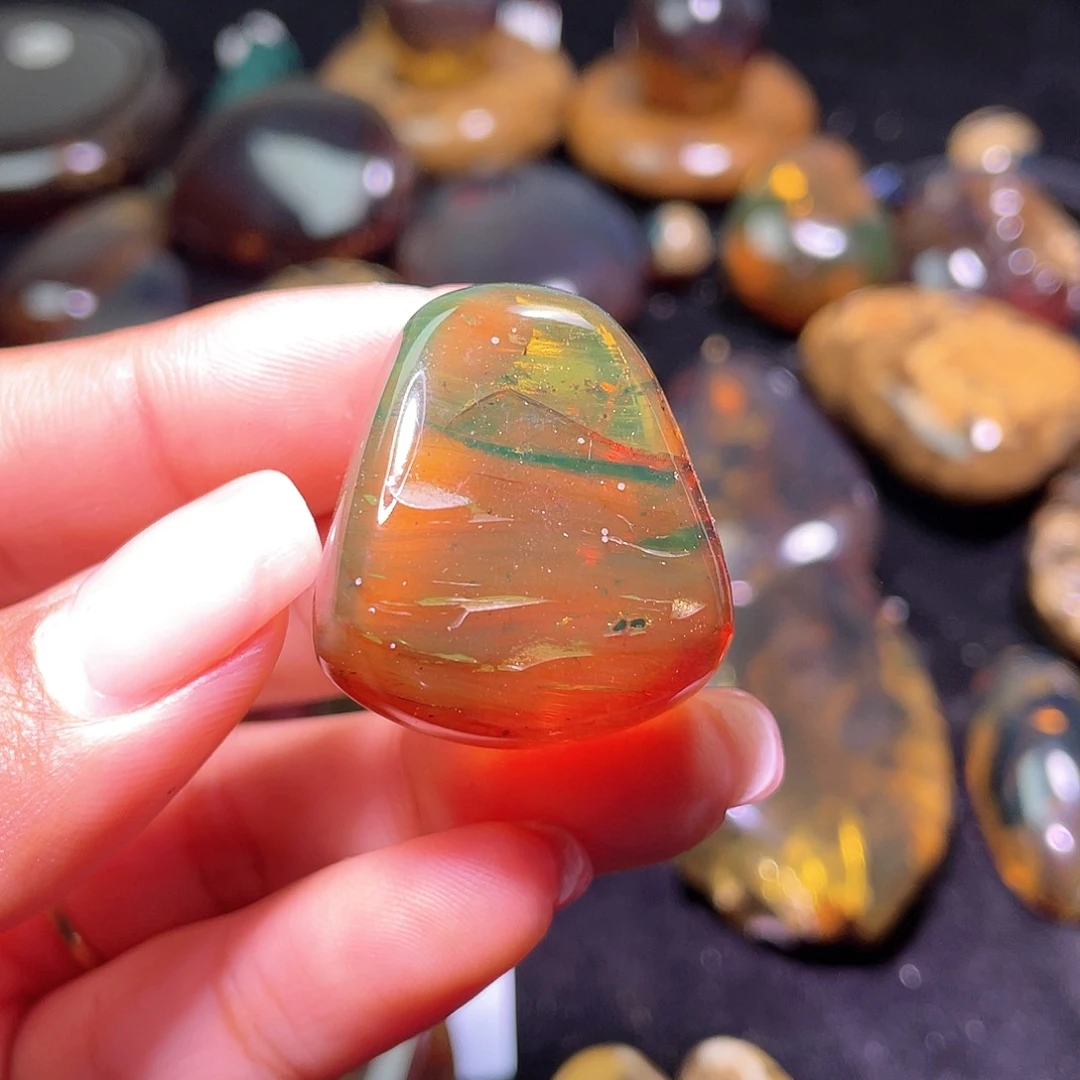 琥珀裸石未镶嵌！