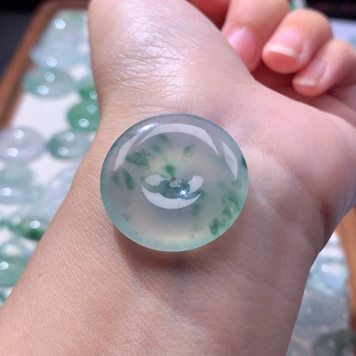 颈饰未镶嵌翡翠冰种飘花平安扣
