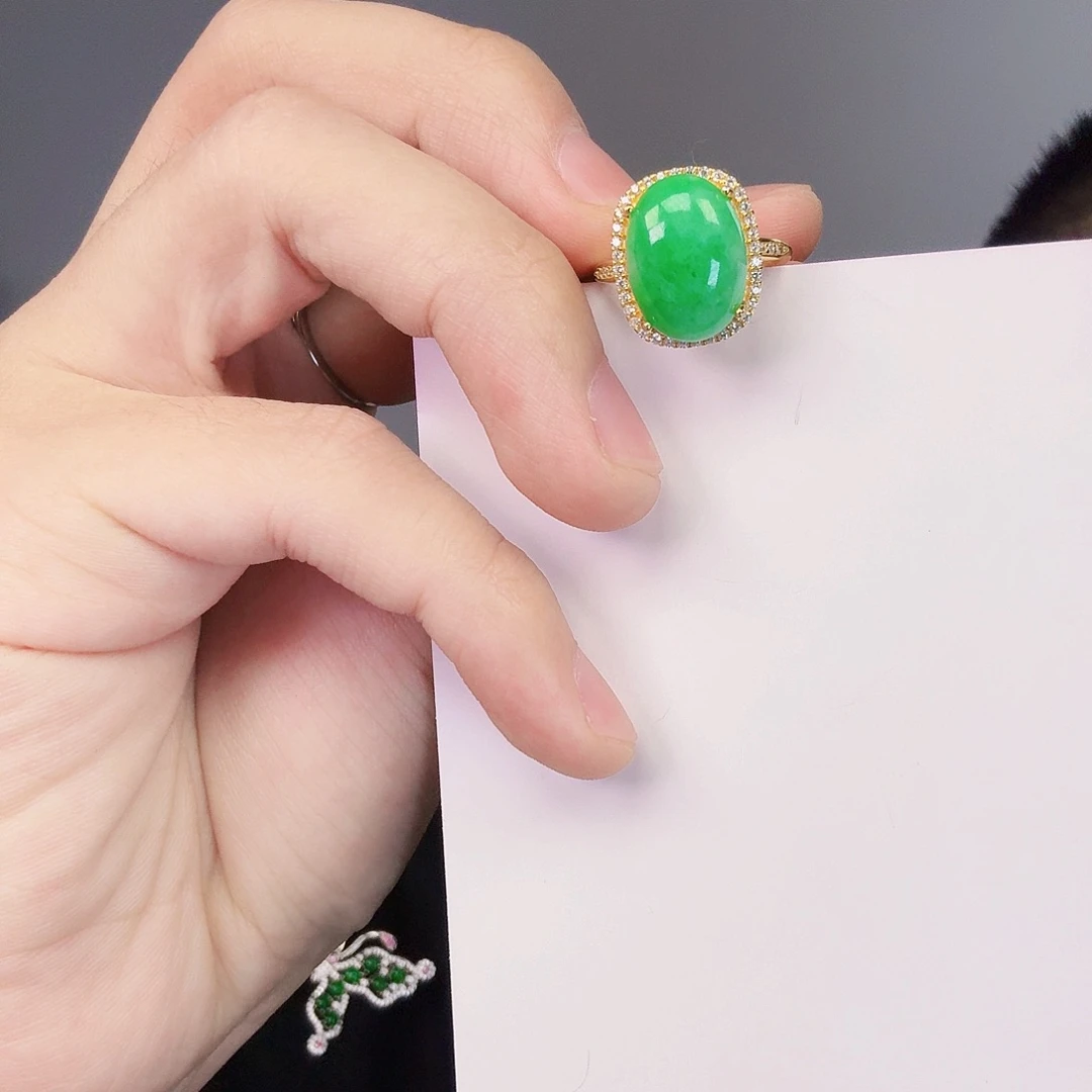 翡翠颈饰未镶嵌一件