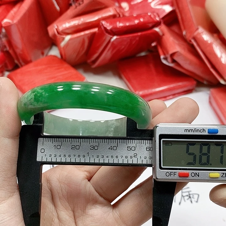 翡翠手镯未镶嵌173