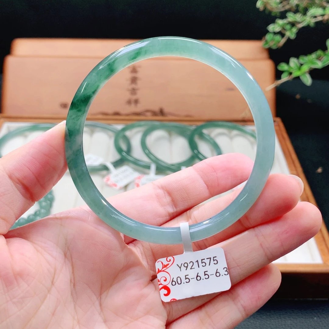 翡翠手镯（圆镯）未镶嵌