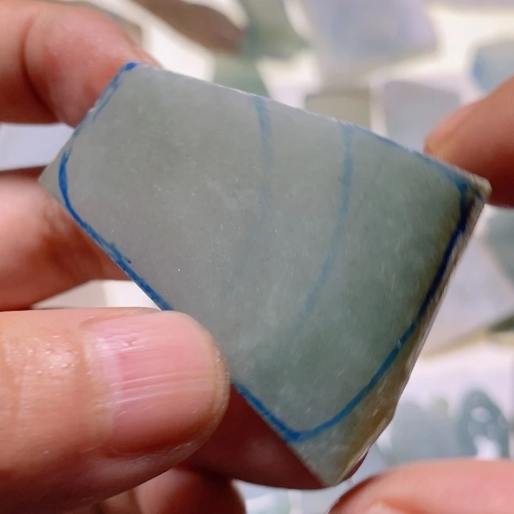 翡翠挂件未镶嵌翡翠