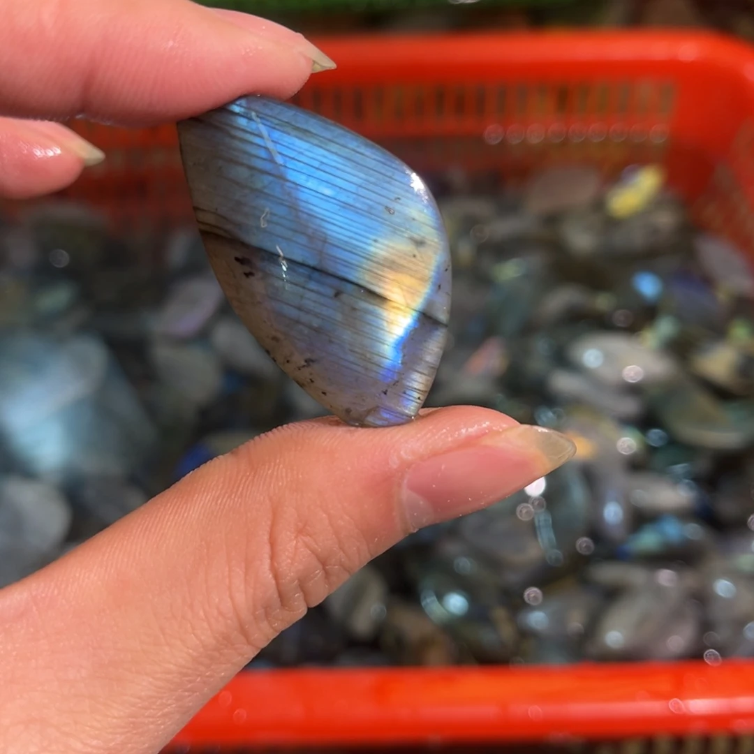 拉长石吊坠未镶嵌数****?