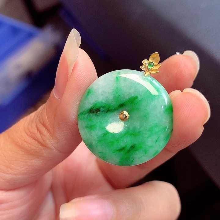 翡翠18K金镶嵌颈饰翡翠