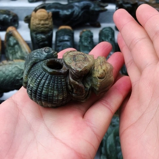 未镶嵌岫岩河磨玉（透闪石质玉）把件