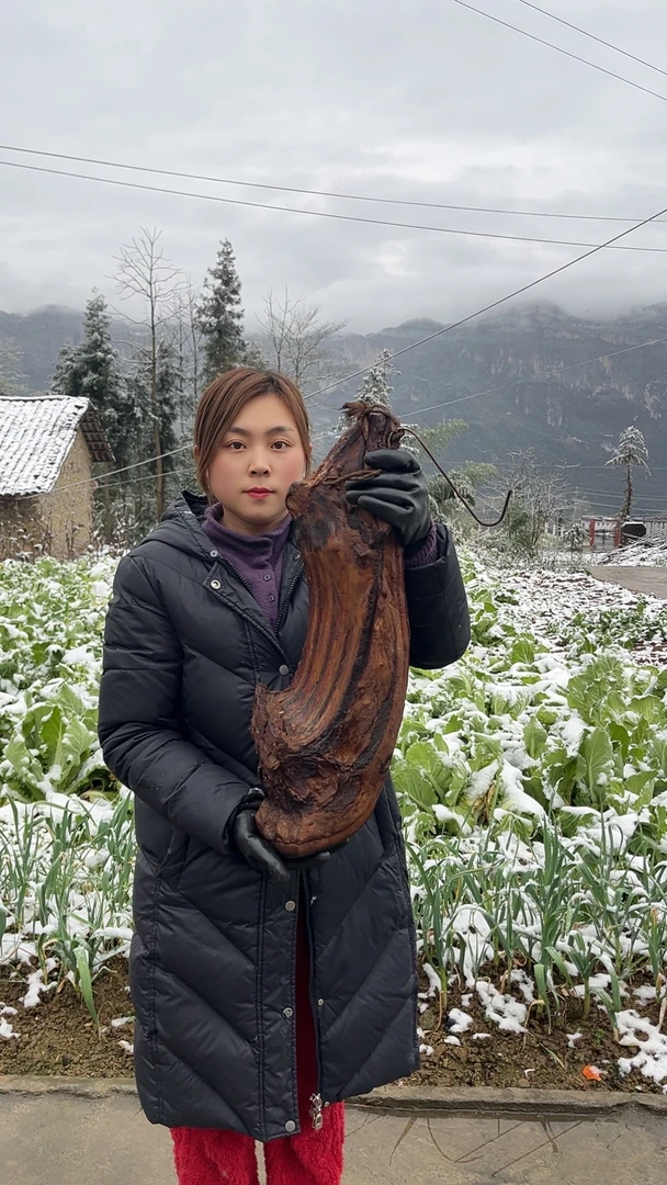 农家柴火烟熏正宗五花土猪腊肉