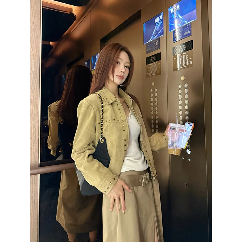 复古美拉德铆钉麂皮绒外套女秋季新款高级感卡其色宽松短夹克上衣