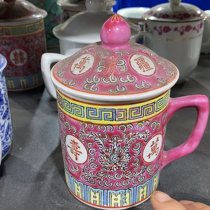 摆件景德镇陶瓷研究所研究人员对陶瓷