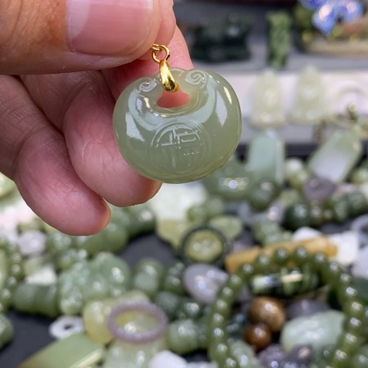 和田玉未镶嵌颈饰