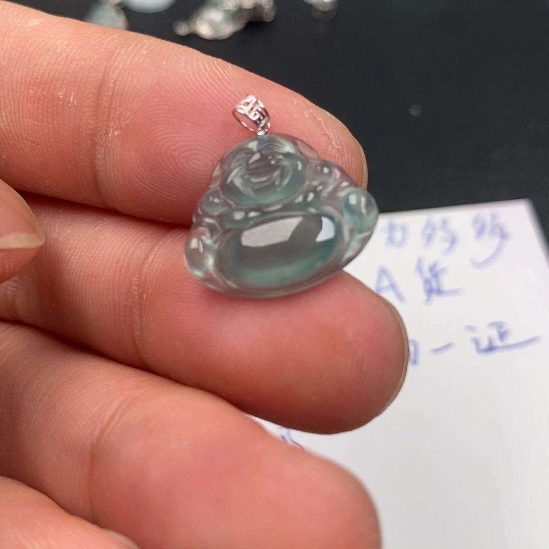 颈饰18K金镶嵌翡翠