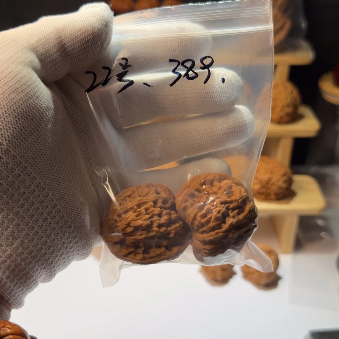 Z***吾吊坠文玩核桃22号，42万字球疆