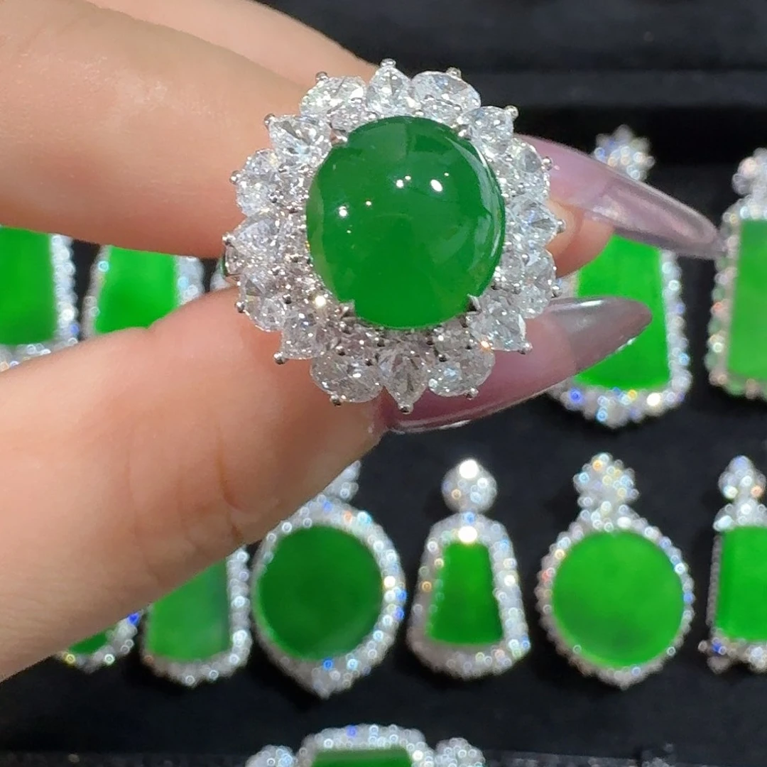 翡翠戒指18K金镶嵌蛋面