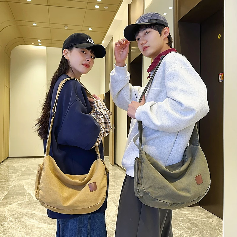 复古帆布斜挎包男款潮牌韩系慵懒风通勤邮差包男简约运动单肩包女