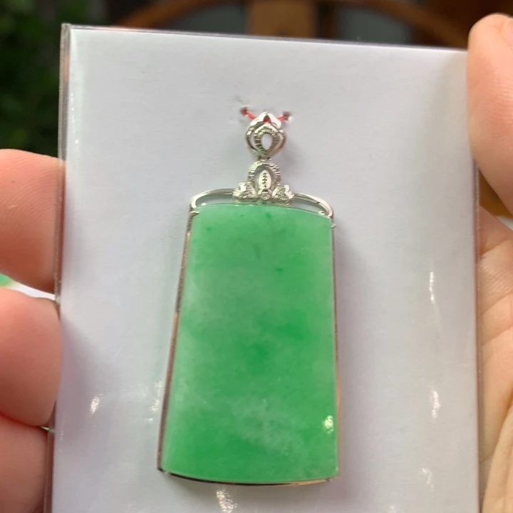 翡翠18K金镶嵌颈饰翡翠吊坠