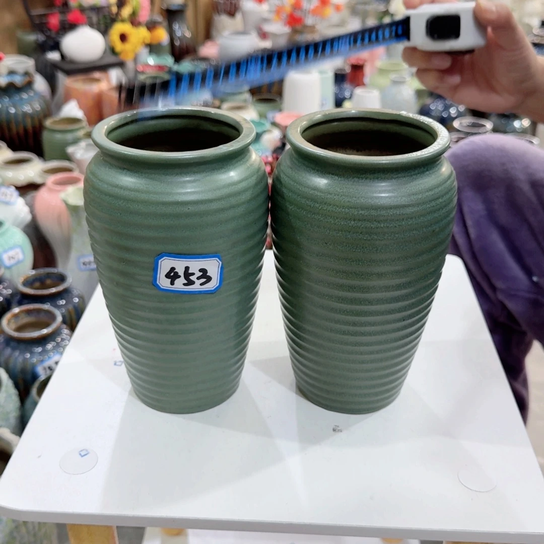 453号一对小花瓶高17厘米微瑕