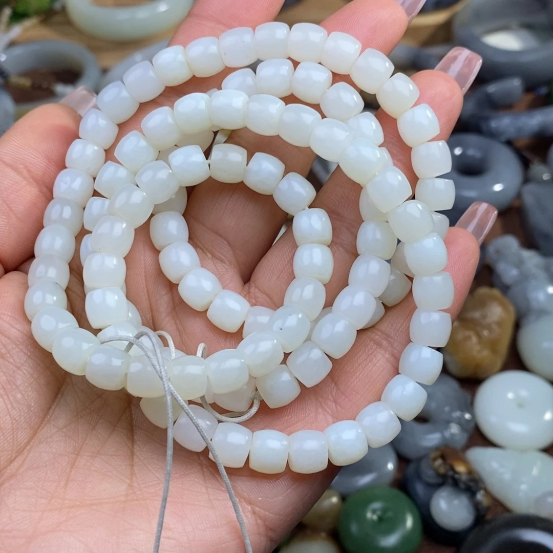 爱***鱼和田玉未镶嵌颈饰