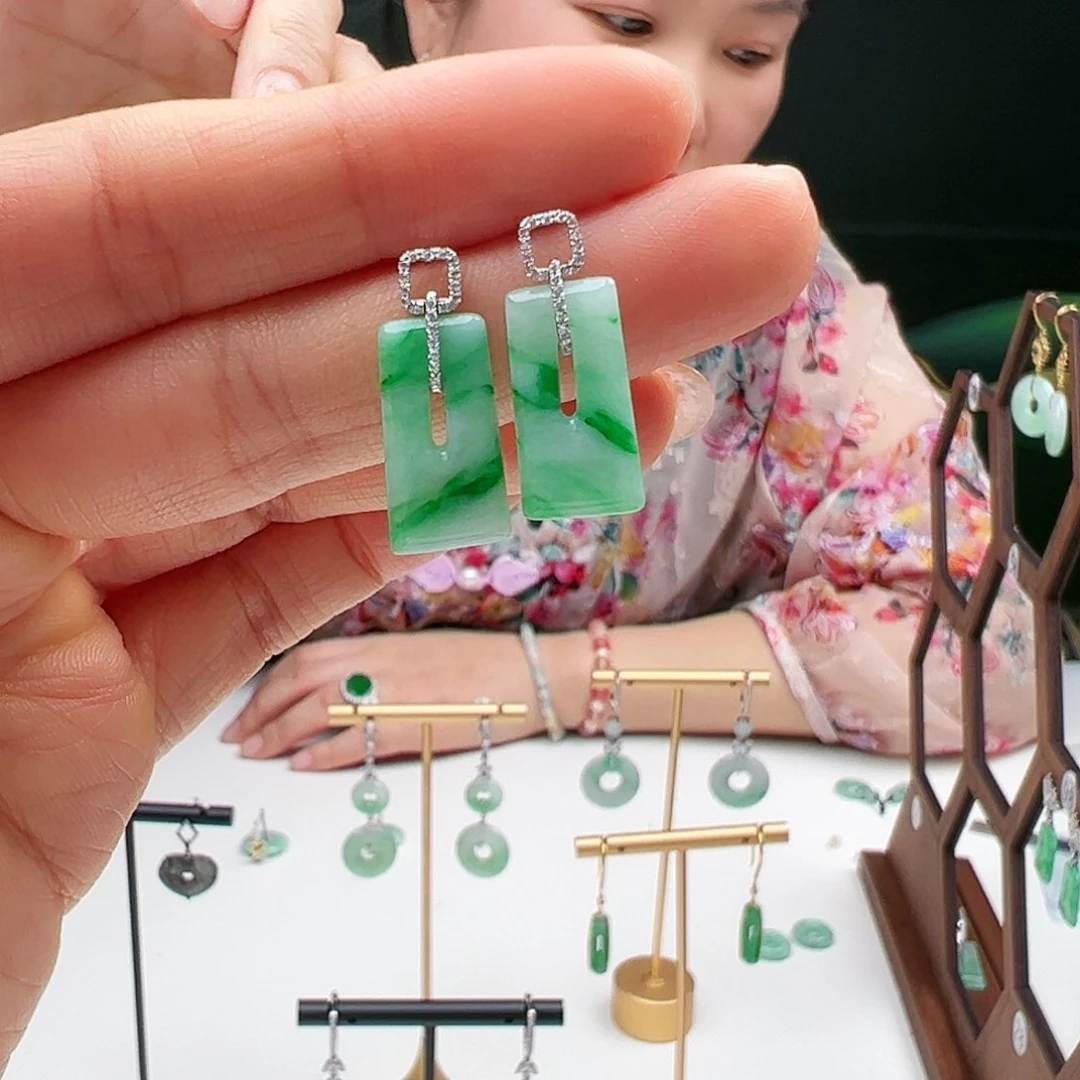 翡翠耳饰18K金镶嵌天然翡翠耳饰18k金镶嵌