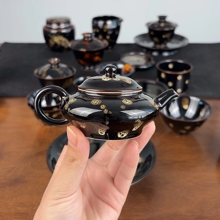 瓷点彩鹧鸪斑小品壶