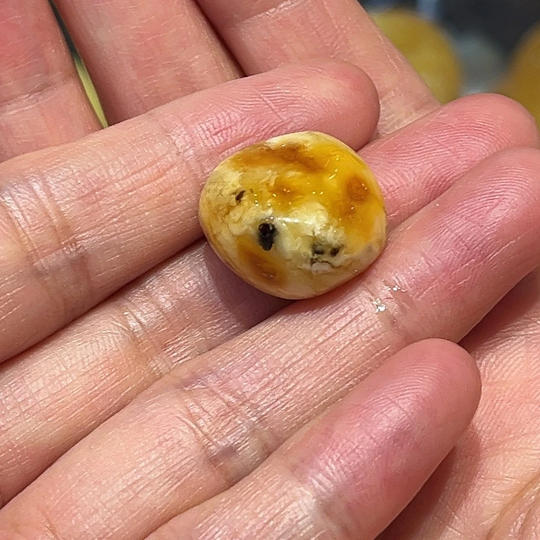 琥珀颈饰未镶嵌原石