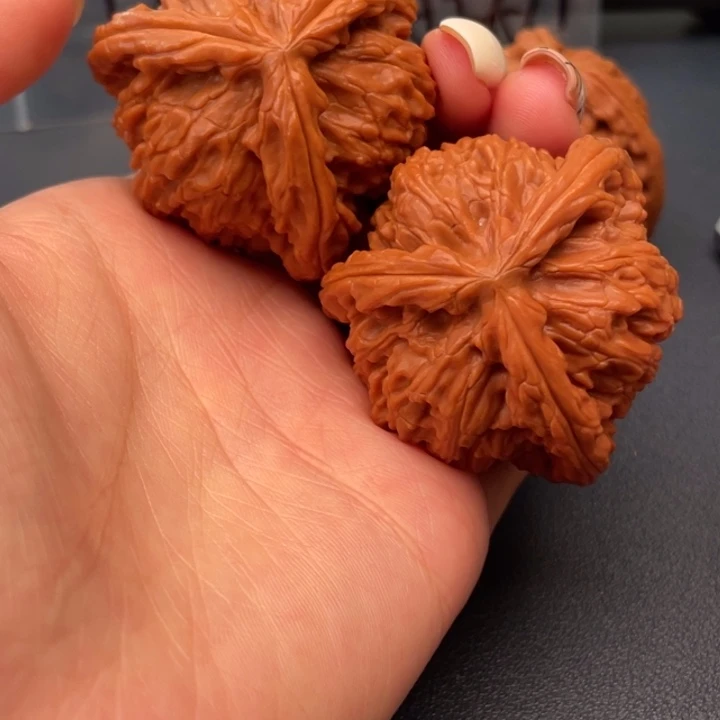 莫***言文玩核桃吊坠白狮子