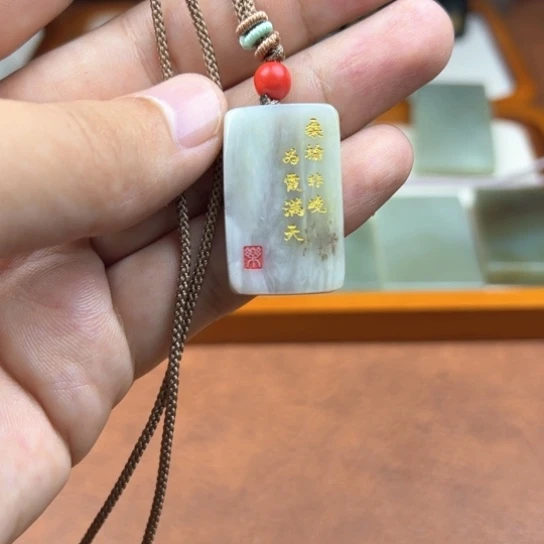 颈饰未镶嵌和田玉（糖玉）