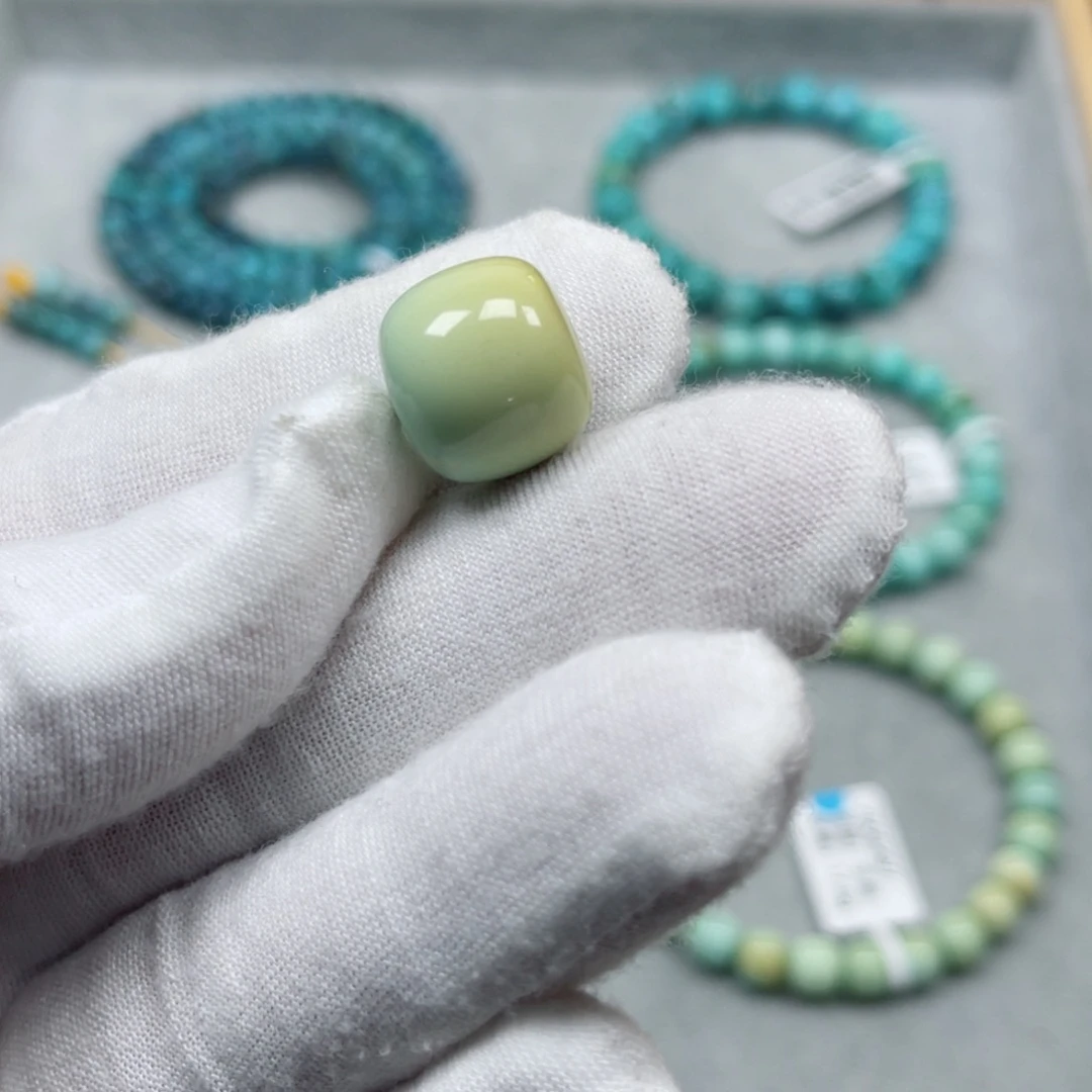 绿松石未镶嵌挂件