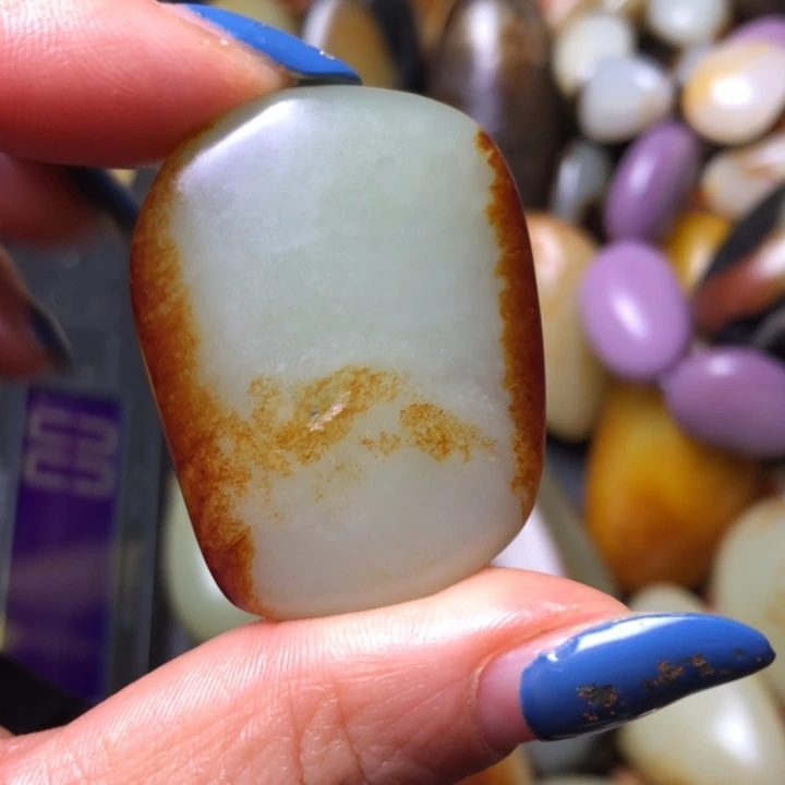 和田玉（翠青玉）未镶嵌珠宝奇石