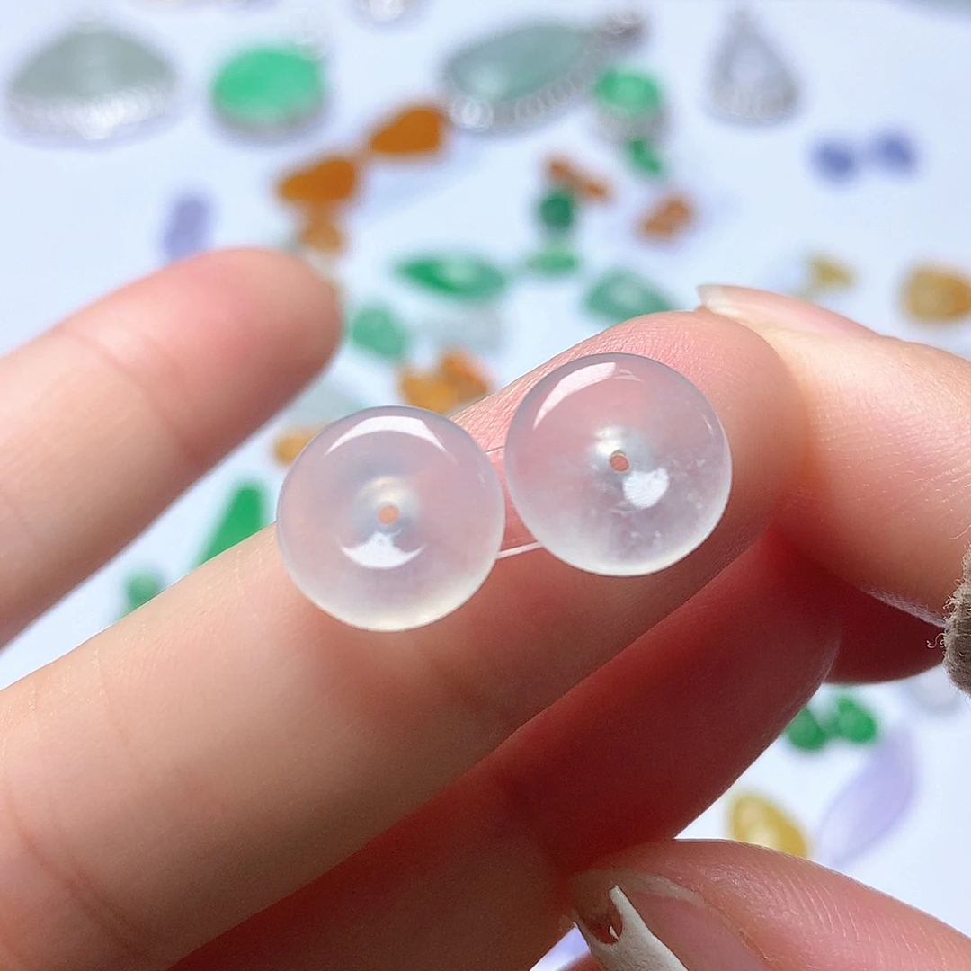 翡翠未镶嵌颈饰扣